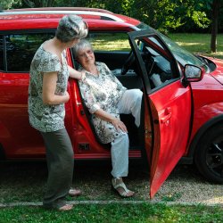 J'accompagne des personnes seules à des sorties, des événements culturels ou associatifs